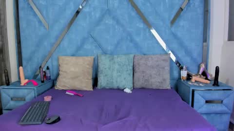 Monii Yi online show from 11/18/25, 05:01