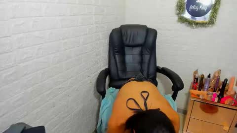 Monii Yi online show from 01/15/26, 05:45