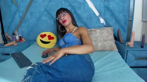 Monii Yi online show from 03/28/26, 02:33