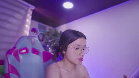 aura_rouss online show from 11/01/25, 11:45