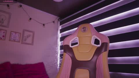 aura_rouss online show from 11/15/25, 03:19