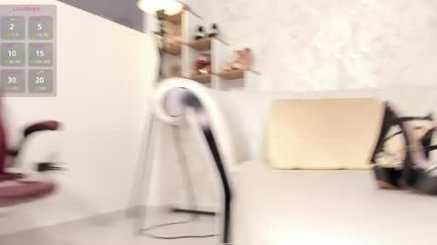 Aura sanders online show from 04/23/26, 12:29