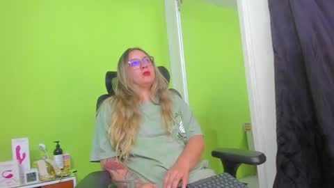 Aura Divina  online show from 07/05/26, 04:19