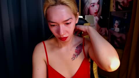 Snapshot of aurakharisma_xx chatting on 01/28/25, 04:29 Miss awra online show from 01/28/25, 04:29