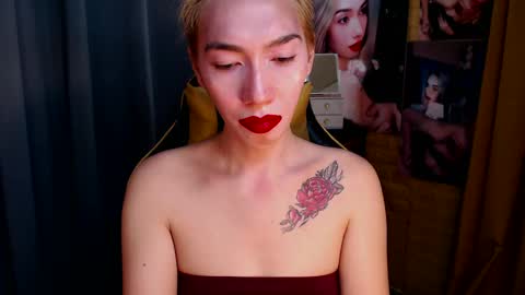 Snapshot of aurakharisma_xx chatting on 02/23/25, 07:44 Miss awra online show from 02/23/25, 07:44