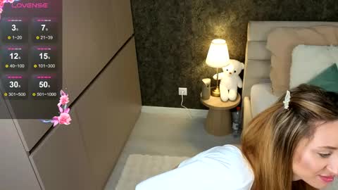 Aura online show from 04/17/26, 08:12