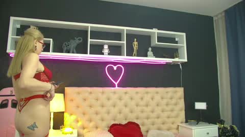 auramilff online show from 04/22/26, 03:24