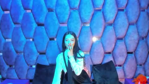 aurora online show from 09/30/25, 02:55