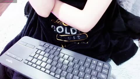 Snapshot of aurora_blossom__ chatting on 12/31/24, 03:20 Aurora online show from 12/31/24, 03:20