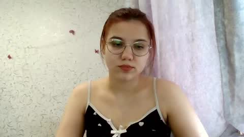 Snapshot of aurora_breeze chatting on 04/27/26, 12:03 Kiara Xanthe online show from 04/27/26, 12:03