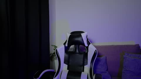 aurora_collins08 online show from 04/20/26, 04:10