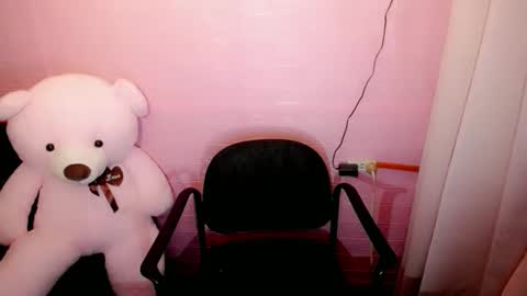 cute online show from 12/22/25, 09:28