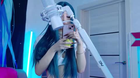 AURORA NATSUKI online show from 11/22/25, 11:31