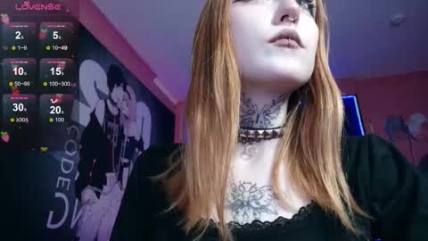 Snapshot of aurora_radiance chatting on 09/22/25, 08:05 Serena online show from 09/22/25, 08:05