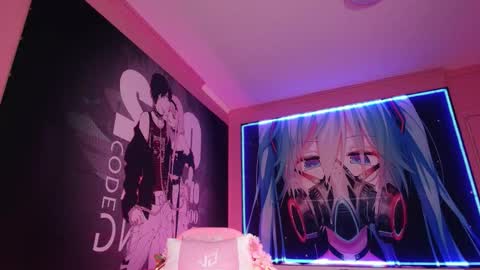 Snapshot of aurora_radiance chatting on 09/26/25, 08:40 Serena online show from 09/26/25, 08:40