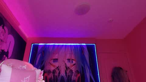 Snapshot of aurora_radiance chatting on 10/16/25, 08:15 Serena online show from 10/16/25, 08:15