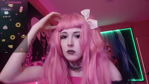 Snapshot of aurora_radiance chatting on 10/17/25, 08:17 Serena online show from 10/17/25, 08:17