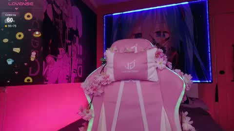 Snapshot of aurora_radiance chatting on 10/19/25, 08:15 Serena online show from 10/19/25, 08:15