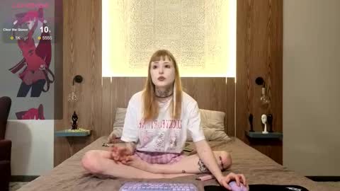 Snapshot of aurora_radiance chatting on 11/06/25, 08:26 Serena online show from 11/06/25, 08:26