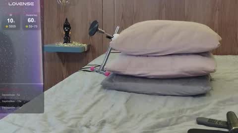 Snapshot of aurora_radiance chatting on 11/08/25, 08:47 Serena online show from 11/08/25, 08:47