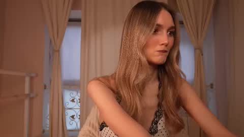 Snapshot of aurora_the_ballerina chatting on 10/28/25, 06:50 Aurora online show from 10/28/25, 06:50