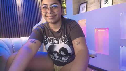 Snapshot of aurora_willow9 chatting on 11/20/25, 05:29 aurora_willow9 online show from 11/20/25, 05:29