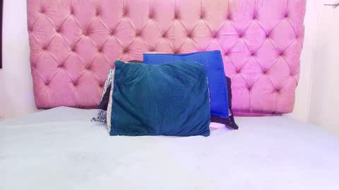 auroraa_miller online show from 09/27/25, 11:59