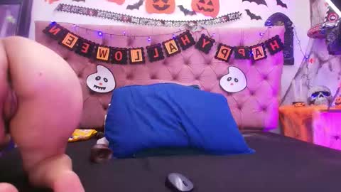 auroraa_miller online show from 10/25/25, 12:02