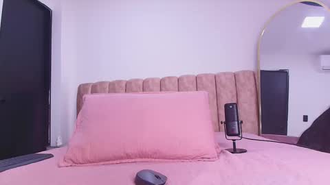 auroraa_miller online show from 02/02/26, 11:53