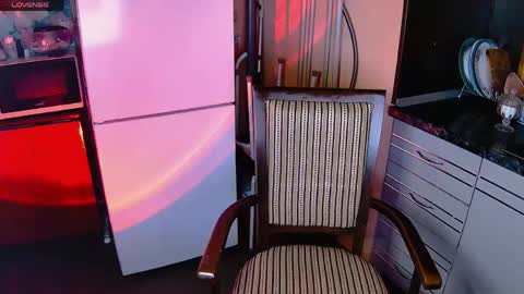 Aurora  Follow me online show from 04/22/26, 12:02