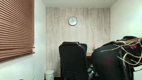 Ariana online show from 11/12/25, 02:01