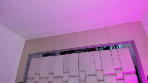 Aurora  online show from 10/16/25, 07:48