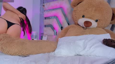 Aurora  online show from 04/08/26, 07:47