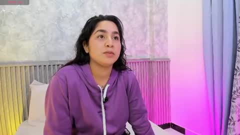 Snapshot of auroragold__ chatting on 06/17/26, 04:04 auroragold__ online show from 06/17/26, 04:04