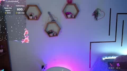 aurorahans online show from 04/13/26, 12:27