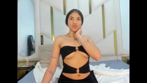 aurorahoney32 online show from 05/05/26, 09:56