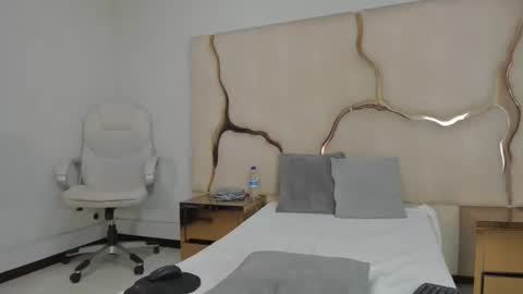 aurorahoney32 online show from 05/06/26, 09:31