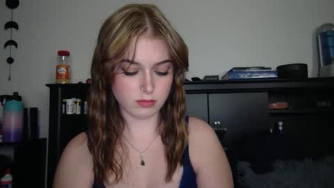 auroralightz1 online show from 12/02/25, 02:50