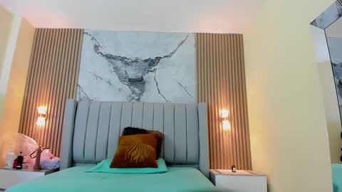 auroramartin2 online show from 10/24/25, 07:43