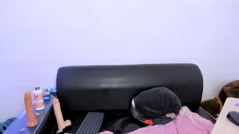 Snapshot of auroramcry chatting on 12/28/24, 08:16 INSTAGRAM AURORA MCRY online show from 12/28/24, 08:16