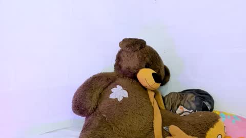 Snapshot of auroramcry chatting on 01/19/25, 08:50 INSTAGRAM AURORA MCRY online show from 01/19/25, 08:50