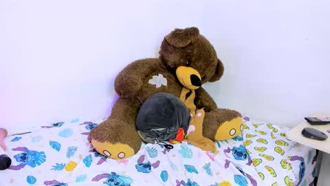 Snapshot of auroramcry chatting on 02/01/25, 05:49 INSTAGRAM AURORA MCRY online show from 02/01/25, 05:49