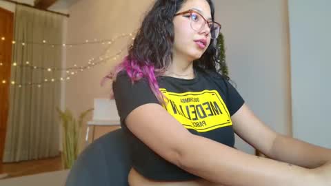 Snapshot of aurorasiera chatting on 12/31/24, 01:57 Aurora online show from 12/31/24, 01:57
