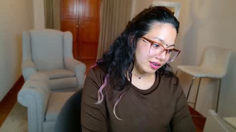 Snapshot of aurorasiera chatting on 01/17/25, 01:25 Aurora online show from 01/17/25, 01:25