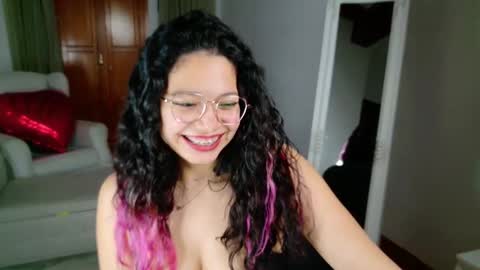 Snapshot of aurorasiera chatting on 03/05/25, 09:04 Aurora online show from 03/05/25, 09:04