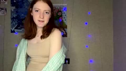 Snapshot of auroraviolet_ chatting on 06/11/26, 08:18 auroraviolet_ online show from 06/11/26, 08:18