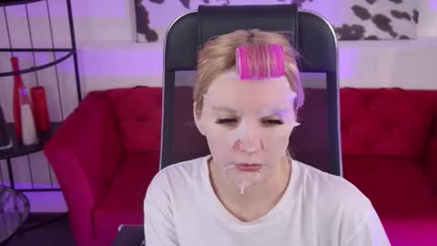 aurorawrenfield online show from 02/25/26, 04:33