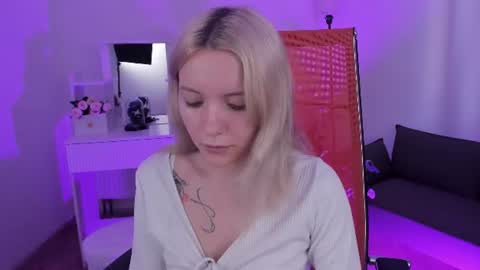 aurorawrenfield online show from 07/09/26, 01:42