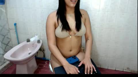 Snapshot of auroraxx9931 chatting on 10/24/25, 04:14 aurora online show from 10/24/25, 04:14