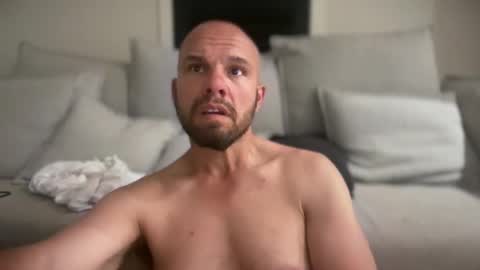 Snapshot of aussieboycal chatting on 02/27/26, 12:05 aussieboycal online show from 02/27/26, 12:05